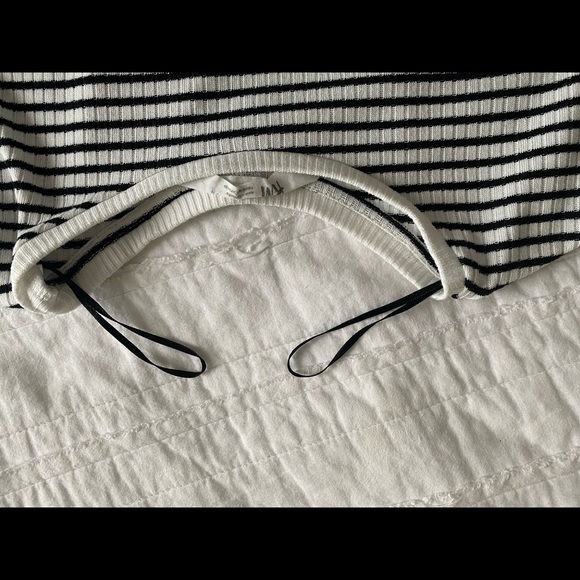 Black/white stripped top with ruffle detailing - Picture 5 of 6